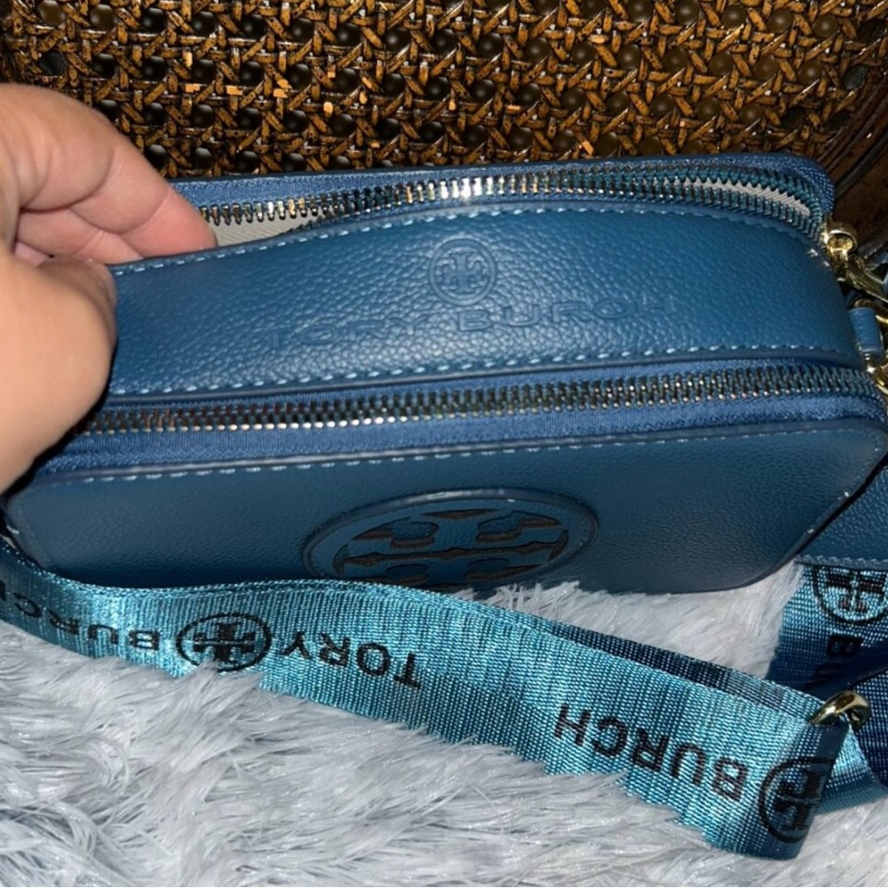 NWT Tory Burch Blue Pebbled Leather Crossbody Bag - Picture 3 of 8